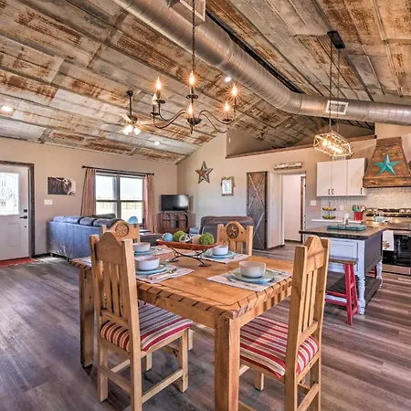 Modern Stephenville Farmhouse 8 Mi To Dtwn!